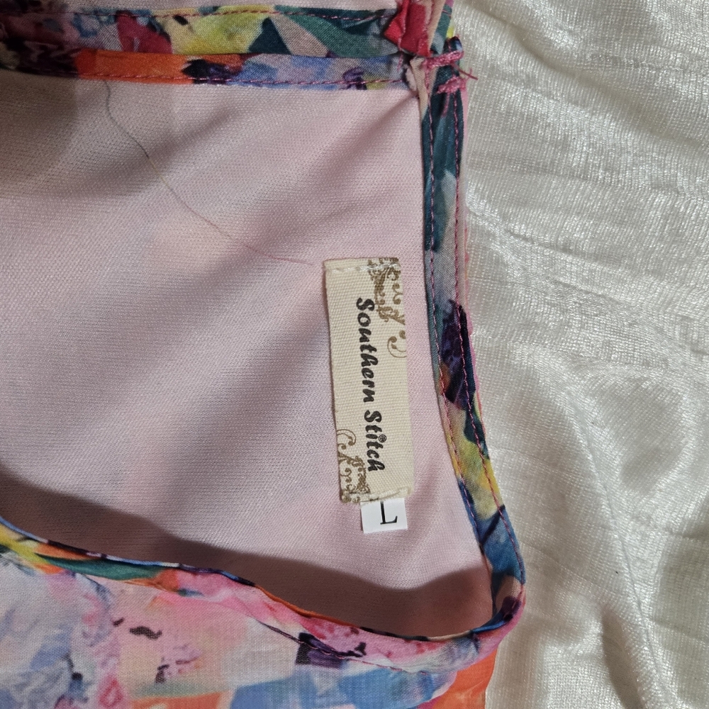 Floral Multicolor Scoop Neck Women’s Top By Southern Stitch NWT Never Worn . LG - Picture 7 of 10